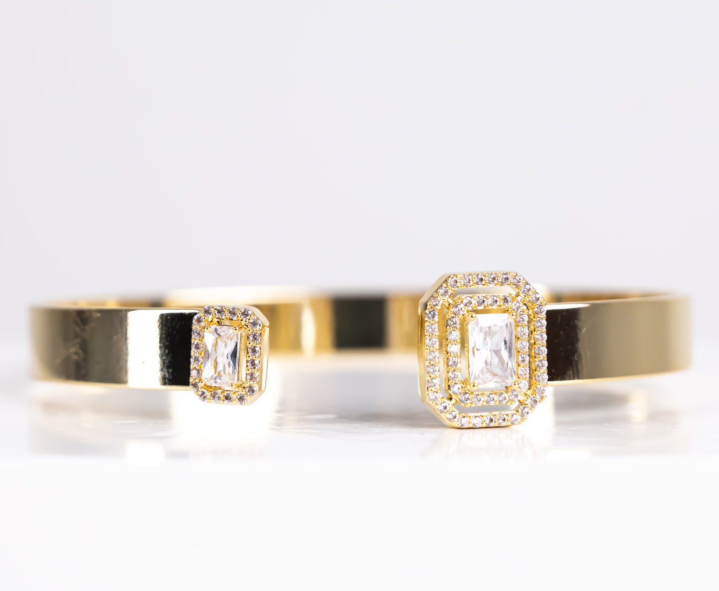 2 white stones Bracelet