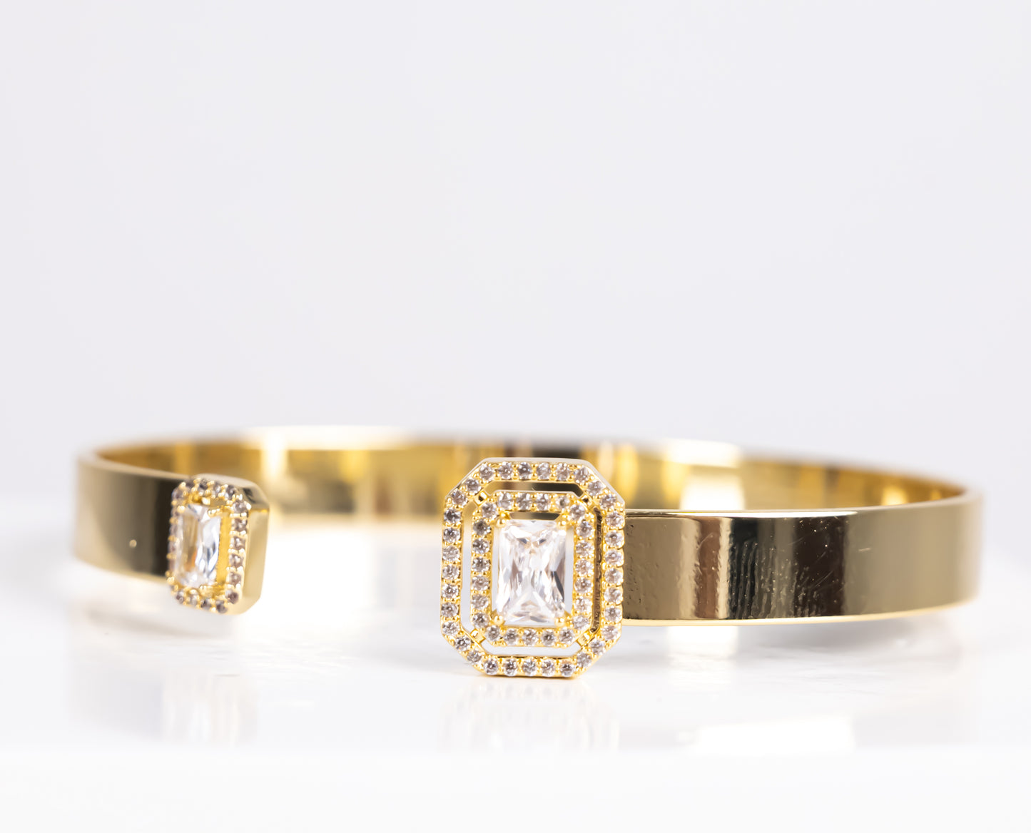 2 white stones Bracelet