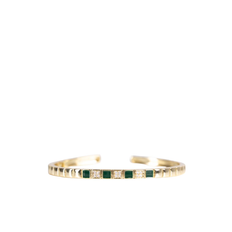 Gold bracelet with emerald stone