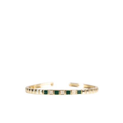Gold bracelet with emerald stone