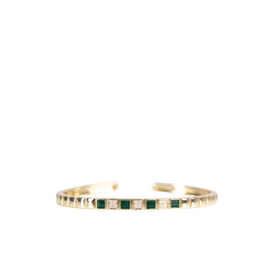 Gold bracelet with emerald stone